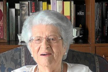 Foto| Carlos Mario Ríos | LAPATRIA ​​​​​​​Falleció Estela Jaramillo de Sáenz fundadora del hoy asilo San Vicente de Paul de Aguadas. Fue una mujer de particular condición que rebasó todos los títulos posibles, cuyo sentido de vida fue siempre, la caridad y el amor a los más necesitados. Su sensibilidad social y humana, no tuvieron límites al fundar junto con su esposo el doctor Félix Sáenz García (Fallecido), el Centro de Bienestar del Adulto Mayor San Vicente de Paul. Además al trasladarse a vivir en Medel