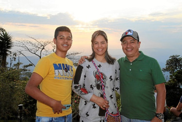 Fotos | Argemiro Idárraga | LA PATRIA Jhon Esteban Bustos, Francia Elena Londoño, y Jhon Bustos.