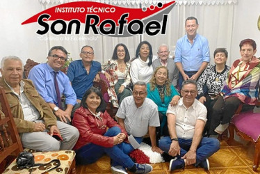 Foto | Lector | LA PATRIA El Instituto Técnico San Rafael funcionó como colegio semioficial hasta el año 2006. A todos los docentes oficiales los reubicaron en diferentes instituciones educativas y el colegio se convirtió en Institución de carácter privado. Después de 17 años, los docentes que una vez lloraron al tener que dejar atrás el lugar donde laboraron por muchos años, se reencuentran porque “Ni el tiempo ni la distancia podrá separarnos”. En la imagen: Carlos Rangel, Juan Carlos Yepes, César Márquez