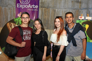 Foto | Argemiro Idárraga | LA PATRIA Juan Camilo Leal, Valentina Quintero, Lina Marcela Nieto y Brandon Montoya Martínez, en Expoarte en Los Colonizadores.