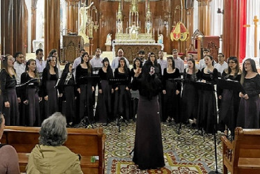 Foto | Cortesía | LA PATRIA ​​​​​​​En la noche del miércoles el Coro Cámara UMBRA ofreció un concierto de Pascua en la Basílica Menor Inmaculada Concepción de Manizales. El grupo de la directora Jenny Moreno Castaño, profesora del Departamento de Música de la Universidad de Caldas, contó con los solistas Sofía Salazar, Dolly Muñoz, Tomás Castaño, Carlos Andrés Herrera, Juan Esteban Isaza y Alejandro Aguirre.