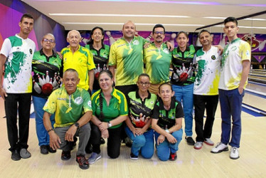 Foto| Luis Trejos|LA PATRIA  Los mejores bolicheros de Caldas se midieron la semana pasada en el Departamental. En la bolera Multibolos el grupo de deportistas.