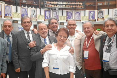 Foto / Cortesía / LA PATRIA La promoción de médicos cirujanos de 1973 de la Universidad de Caldas festejaron 50 años de su egreso. Lo hicieron con actividades en la Facultad de Ciencias de la Salud y en Termales El Otoño. En la imagen: Javier Sanz, Gabriel Toro, Armando Ramírez, Raúl Villegas, Jaime Daza, Colombia Quintero, Jaime Marín, Alberto Burgos, Hernando García y Fernando Ruiz.