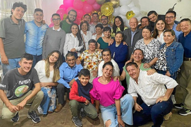 Foto|Cortesía|LA PATRIA Ofelia Herrera Herrera festejó su cumpleaños número 80 en compañía de sus hermanos Hernando, Jairo, Jorge, Marta, Irma y del resto de su familia en Manzanares (Caldas).