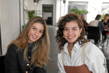 Foto | Argemiro Idárraga | LA PATRIA María Chávez Serna y Valeria Giraldo Villegas se encontraron en el Club Manizales, sede El Cable, para almorzar.