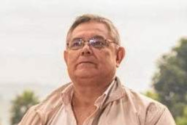 Foto | Lector | LA PATRIA “Tío querido, aunque ya no estás, tu recuerdo vive en nosotros con tu amor y tu bondad eres nuestro ángel más feliz Gracias por tu gran ejemplo y por tu sabiduría, te deseamos paz en tu tumba y mucha luz”: Alejandro y Jorge Hernán Díaz Galeano La familia Galeano Segura invita hoy martes a la misa de novenario a las 4:00 p.m. en la Parroquia San Antonio.