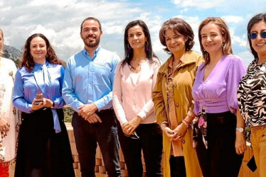 Foto | Manizales Cómo Vamos | LA PATRIA Érika Soledad Durán Pinzón, subgerente Comercial de Efigás; Piedad Urdinola Contreras, directora nacional del DANE; Daniel Hurtado Cano, director de Manizales Cómo Vamos; Lina María Ramírez Londoño, presidenta ejecutiva de la Cámara de Comercio de Manizales por Caldas; Luz Adriana Alarcón González, gerente Confa Salud; Mónica Alejandra Pachón Rodríguez, directora DANE Territorial Centro Occidente; y Sandra Milena Gómez, coordinadora Operativo DANE, sede Manizales.