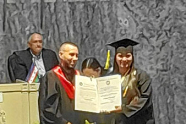 Fotos | Cortesía | LA PATRIA Valeria Aristizábal López recibió su título como auxiliar de enfermería. "Felicitaciones por tu esfuerzo y dedicación. La perseverancia ha sido admirable y te ha llevado a lograr grandes cosas. Tu familia está muy orgullosa".