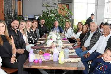 Luciana Jaramillo, Mariana Jaramillo, Jorge Montoya, Ángela Jaramillo, Clemencia Serna, Martha Lucía Jiménez, Juan Diego Restrepo, Germán Jaramillo, Lucía Montoya, Ángela Montoya, Flor María Montoya, Carlos Alberto Montoya, Jorge Eliécer Montoya, Óscar Jaramillo y Emiliano Jaramillo.