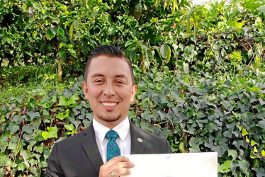 Foto | Lector | LA PATRIA Juan Sebastián Páquer Salazar obtuvo el título de Licenciado en Ciencias Sociales, en ceremonia celebrada el pasado ocho de septiembre en la Universidad de Caldas.