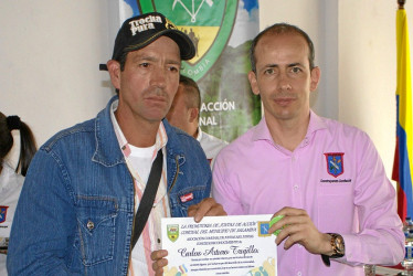 Carlos Arturo Trujillo en compañía del alcalde, Juan Pablo Ospina Rosas.