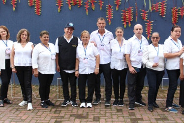 Grupo de organizadores del almuerzo.