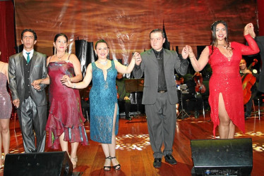 Fotos | Aregmiro Idárraga | LA PATRIA Grupo de bailarines de tango y milonga: José Fernando Villada, Diana María Hurtado, Jorge Iván Giraldo, Lucero Vega, Viviana Andrea Marín, Wilmar Montoya, Ivone Ramírez y Álex Ocampo.