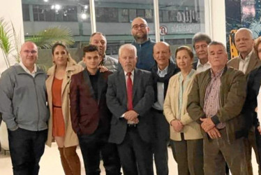 Foto | Lector | LA PATRIA El Club de Periodistas de Manizales se reunió en diciembre pasado para evaluar el 2023 y planear sus acciones del 2024. El encuentro fue en el salón Gaudí del Hotel Carretero. En la foto: Yesid López, Mariela Márquez, Carlos Eduardo García, Magistrada María Eugenia López Bedoya, Ricardo Gómez de la Roche, Margarita Laverde, Gerónimo Aristizábal Builes, Germán Ríos Martínez, Eduardo Aristizábal Peláez, David Santiago Gómez, Duván Marín, la magistrada Flor Eucaris Díaz Buitrago, Albe