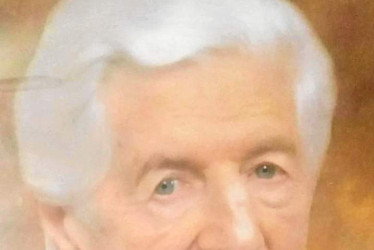 Con distintos actos religiosos los familiares de María Olga Hoyos de Jiménez celebran su quinto aniversario. A la memoria de mi 'Madre amada'. Fuiste la luz que alumbraba nuestras vidas. Sin ti quedamos en las sombras. Estarás por siempre. Tu hija Sonnia Jiménez de Salas.