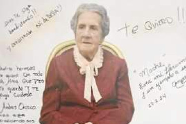 Fotos | Lector | LA PATRIA Ofelia Cardona de Avendaño rodeada de mensajes de amor y admiración.