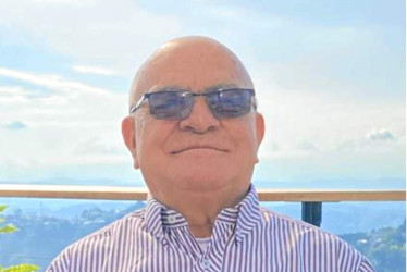 Foto | Lector | LA PATRIA  El comerciante manzanareño Ángel María Quiceno Hernández festejó sus 80 años de vida. Su esposa, hijas y nietos le desean que Dios le conceda muchos años más de vida.