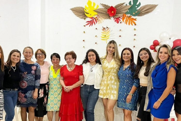 Liliana Piedrahíta, Diana Milena Valencia, María Isabel Piedrahíta, Ana Montes, Rubiela Montes, Rosalba Montes, Alejandra Gómez, Vanesa Piedrahíta, Carolina Piedrahíta, Melisa Gutiérrez, Marcela Montes y Juliana Valencia.