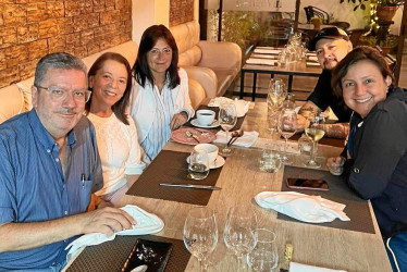 Foto | Lector | LA PATRIA José Norman Salazar, Mariela Narváez, Luz Marina Agudelo, Alexánder Urrego y Natalia García, socios de Coetika, realizaron una jornada de trabajo en el restaurante L´Angevin.