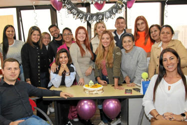 Diego Arias, Francy Delgado, Ana Victoria Peña, Valentina Álvarez, Juan David López, Tatiana Rodríguez, Margarita Lverde, María Fernanda Agudelo, Luisa Mejía, María Alejandra Muñoz, María Alejandra Acero, Julio César Orozco, Laura Vinasco, Laura García, Beatriz Marulanda, Adriana Suárez y Luisa Mejía.
