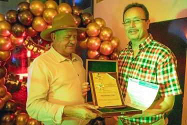 Mejor rector: Jorge Alberto Duque de la I.E Manzanares.