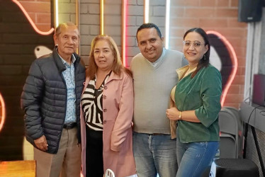 Foto | Henry Giraldo | LA PATRIA Wilson Giraldo, Marina Estela Betancourth, Wilson Salamanca y Claudia Yaneth Montoya tuvieron un reencuentro de amigos. Juntos trabajaron en la Comisaría de Familia de Manzanares (Caldas) en el año 2011.