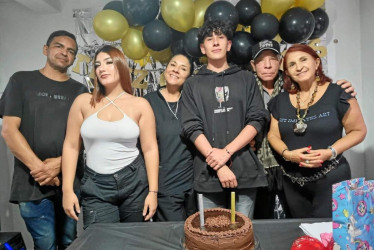 Alejandro Yepes, Juanita Meza, Paola Valencia, Juan Manuel Meza, Orlando Valencia y Albita Galvis.