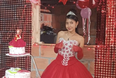 Foto | Henry Giraldo | LA PATRIA Karen García León, natural de Manzanares (Caldas), festejó sus 15 años junto a sus familiares y amigos.