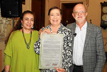 Fotos | Argemiro Idárraga | LA PATRIA Luz Elena Castaño, secretaria de Cultura de Caldas; Ana María Naranjo, compositora, y Henry Gutiérrez Ángel, gobernador de Caldas.