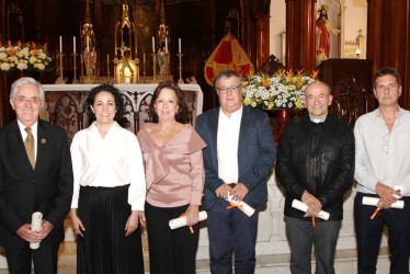 Fotos | Argemiro Idárraga | LA PATRIA Reconocimiento a los fundadores del Instituto para el Liderazgo: Néstor Buitrago Trujillo, recibió el reconocimiento a vida y obra; Germán Cardona; Paula Andrea Valencia Otálvaro, directora ejecutiva de la Fundación Instituto de Liderazgo; Adriana Gutiérrez; Ricardo Spaggiari; el padre Rigoberto Rivera Ocampo, en representación de la Arquidiócesis de Manizales; Juan Pablo Thomas Restrepo; en representación de Jaime Restrepo y Gonzalo Mazuera.