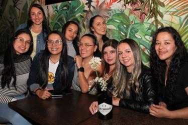 Diana Morales, Laura Martínez, Alejandra Ramírez, Ángela Serna, Valentina Castro, Elizabeth Pulido, Liliana Serna, Daniela Mejía y Lina Arango.