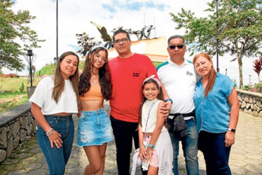 Paola Bedoya, Sara Rodríguez, Manuel Bedoya, María Rodríguez, Héctor Rodríguez y Marleny Jaimes.