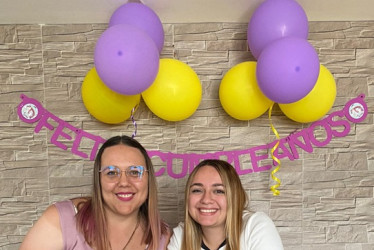 De ancestros samaneños, las primas Jennifer Lorena Mejía Duque (médica) y Ana María Zuluaga Duque (psicóloga), celebraron un año más de vida en compañía de la familia.