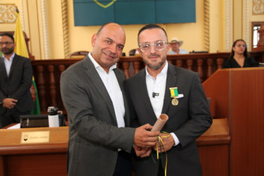 Fotos | Argemiro Idárraga | LA PATRIA Luis Alberto Giraldo, diputado, y Jhon Jairo Vásquez, líder de la barra Holocausto.