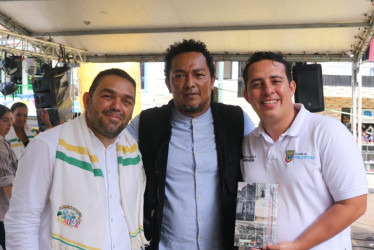 Carlos Augusto Valencia, director de la Casa de la Cultura de Palestina; Jaime Castañeda, profesor e historiador, y Jorge Enrique Vélez, corregidor de Arauca.