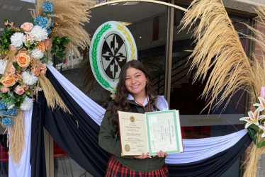 En el colegio de Nuestra Señora del Rosario se llevó a cabo el pasado 30 de noviembre el acto de graduación de Isabella Botero Salgado. Culminó sus estudios de manera satisfactoria, formándose en valores y excelencia como estudiante rosarista.