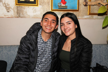 Foto | Argemiro Idárraga | LA PATRIA Daniel Cardona Gómez y María Camila Sánchez Muñoz festejaron un aniversario más de novios con una cena en el restaurante El Efecto Barbacoa.