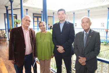 Antonio Franklin Muñoz Giraldo, presidente de la Sociedad de Mejoras Públicas de Manizales; Luz Elena Castaño Rendón, secretaria de Cultura; Carlos Arturo Castañeda García, vicepresidente de la Sociedad de Mejoras Públicas, y Óscar Gaviria Valencia, socio de la Sociedad de Mejoras Públicas.Antonio Franklin Muñoz Giraldo, presidente de la Sociedad de Mejoras Públicas de Manizales; Luz Elena Castaño Rendón, secretaria de Cultura; Carlos Arturo Castañeda García, vicepresidente de la Sociedad de Mejoras Pública