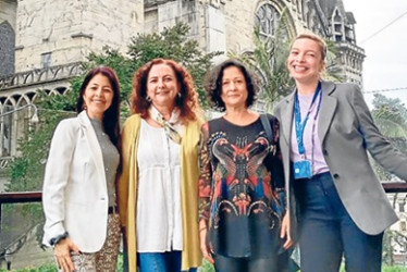 Ivonne Mendoza, gerente del Banco de la República de Manizales; Adriana Villegas, Pilar Quintana y Beatriz Mejía.