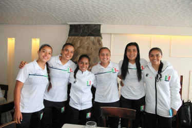 Paola Alzate, Stefanny Navas, Irma Castillo, Daniela Valencia, Natalia Ruiz y Tatiana Rivera,