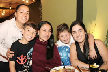 Diana Bonilla Marulanda celebró su cumpleaños en compañía de Emiliano Bonilla Paula Bonilla, Jerónimo Restrepo y Laura Bonilla. 