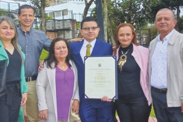 Foto | Cortesía | LA PATRIA Sandra Arias, Ildefonso Castaño Galvis, Genoveva Salazar, Juan Camilo Castaño Arias,Jazmín Edith Castaño Bravo y Antonio José Castaño.
