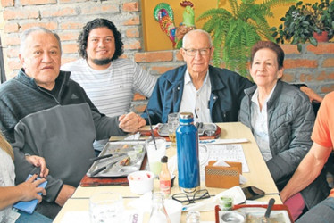 Tatiana Henao, Héctor Henao, Juan David Henao, Manuel Pulgarín, Luz Mary Aranzazu y Julio Pulgarín.