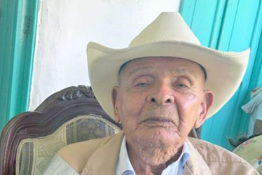 José Arturo Valencia Arboleda, natural de Pácora (Caldas), festejó sus 100 años de vida. Sus hijos Licinio, Marta, Gloria, Elsy, Marina, y Carmenza, en unión con sus nietos, bisnietos y tataranietos, quieren enviar un mensaje a su patrón.