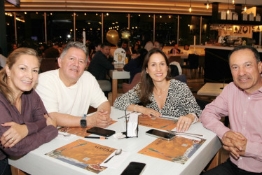 Foto | Argemiro Idárraga | LA PATRIA  Margarita Bonilla, Santiago Valencia, Gloria Ingrid Muñoz y Óscar Muñoz compartieron una cena de trabajo en el restaurante La Azotea, durante un encuentro entre socios.