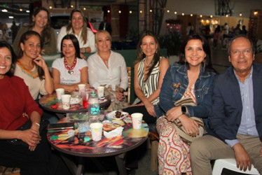 Arriba: Johanna Henao y Alba Patricia González. Abajo: Johanna Agudelo, Claudia Leguizamón, Lina Arbeláez, Paola Cristancho, Liliana Alarcón, Elizabeth Ramírez y Augusto Londoño.