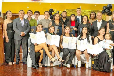 Foto | Henry Giraldo | LA PATRIA En Manzanares (Caldas) se llevó a cabo el pasado 19 de agosto la ceremonia de graduación de los programas de Tecnología en Sistemas Informáticos y Técnico Profesional en Soporte y Operación de Sistemas Informáticos. Fue un momento especial en el que el esfuerzo, la disciplina y la pasión por aprender se convirtieron en inspiración para la comunidad del CINOC. Un logro que llena de orgullo a estudiantes, docentes y familias.