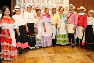 Grupo Herencia Folclórica del barrio Las Colinas.
