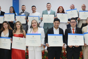 Nuevos administradores públicos se graduaron en Manizales.