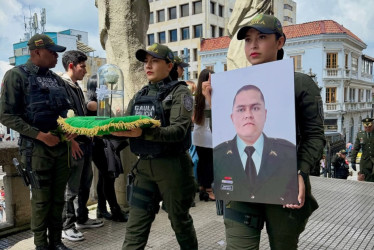 La Policía Nacional en Caldas lamentó la partida de un miembro del Gaula Ardwin Hanney Giraldo Henao, natural de Villamaría, quien ajustó 18 años en la institución. Perteneció a los gaulas de Antioquia y de Caldas. En nuestro departamento llevaba 9 años.